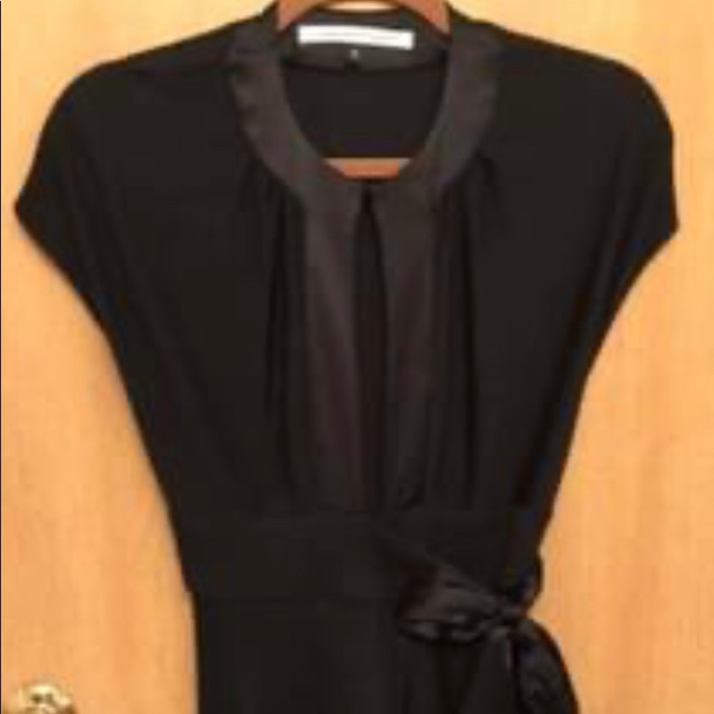 DIANE VON FURSTENBERG BLACK WRAP DRESS SIZE 4